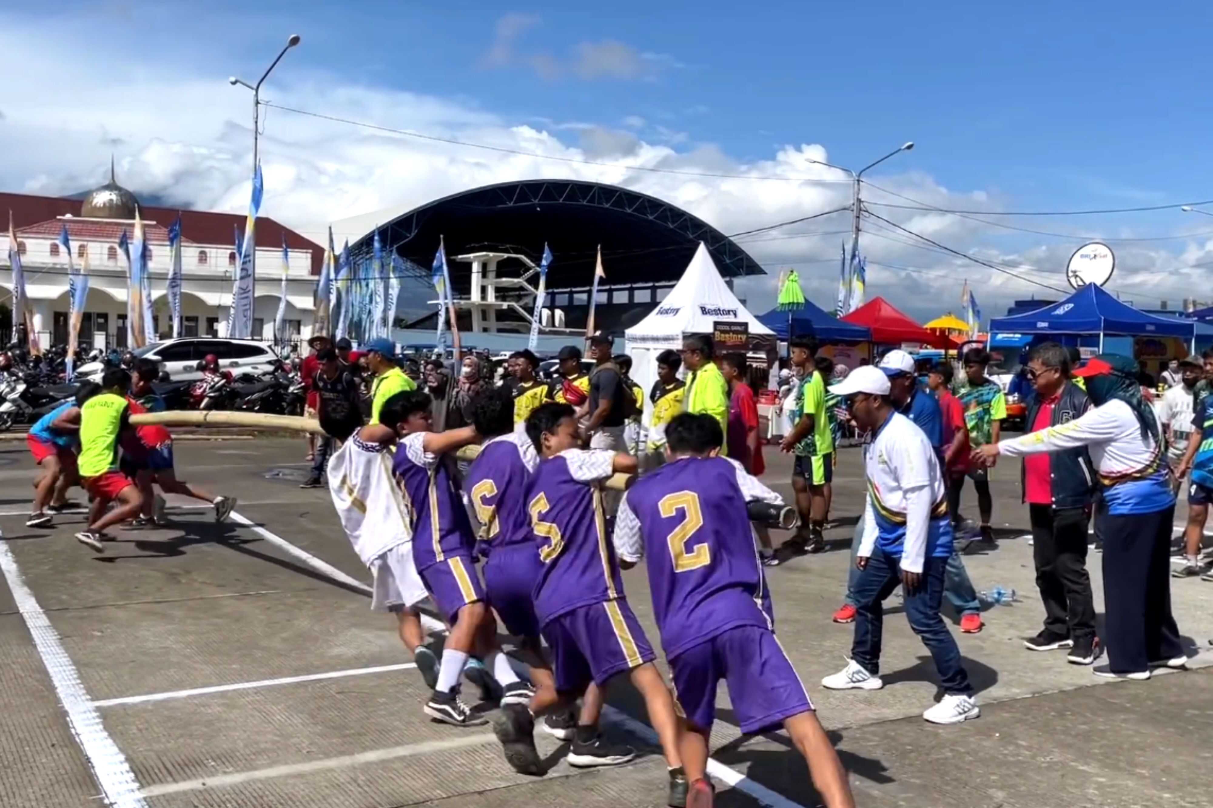 Peringatan Haornas 2022 di Garut, Permainan Tradisional Egrang hingga Dogong Awi Dipertandingkan
